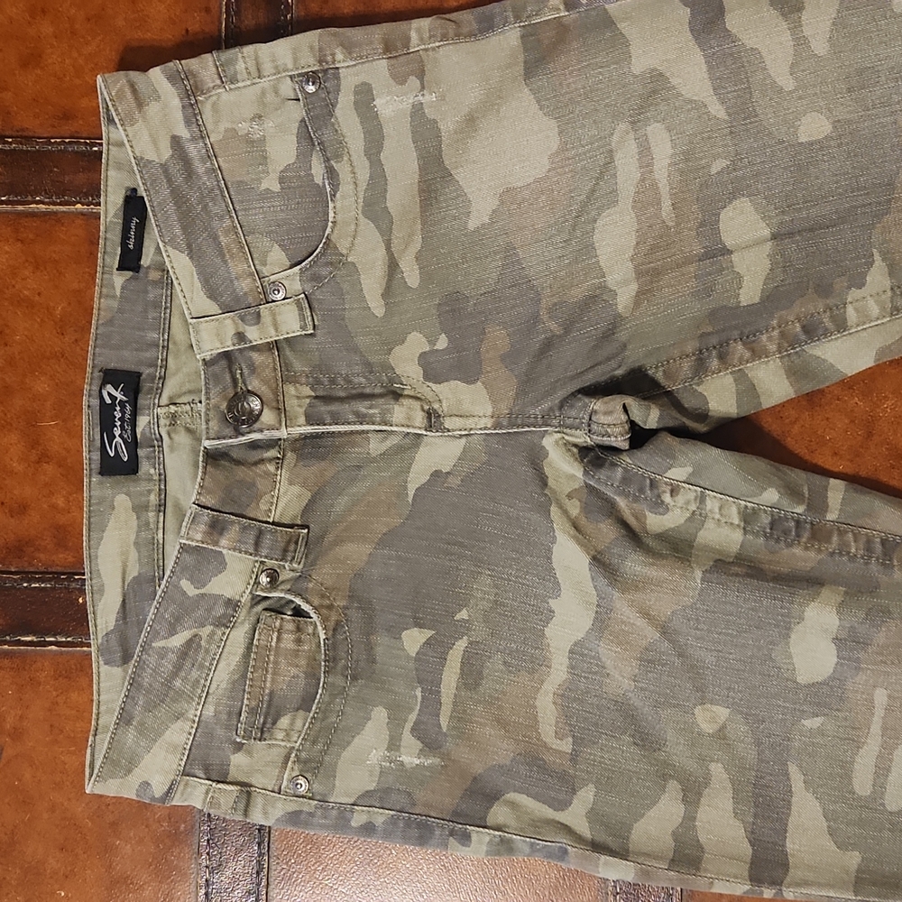Camo skinny jeans